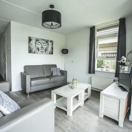 Beautiful House With Jetty Near Ijsselmeer