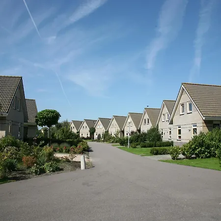 Beautiful House With Jetty Near Ijsselmeer Holiday home Medemblik