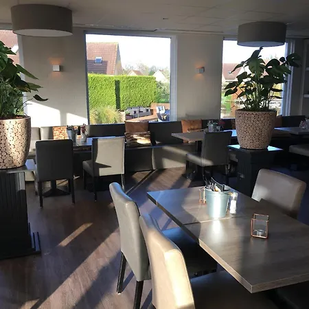 Beautiful House With Jetty Near Ijsselmeer Holiday home Medemblik